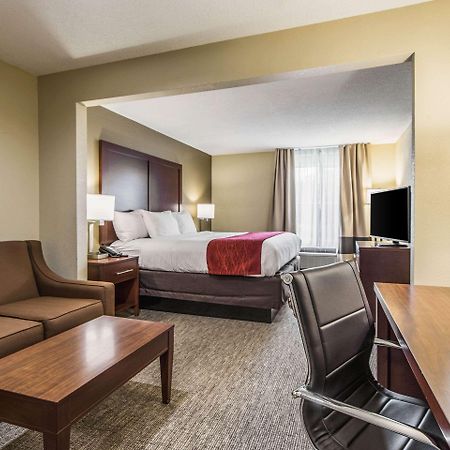 Comfort Inn & Suites Greenwood Near University Exteriör bild