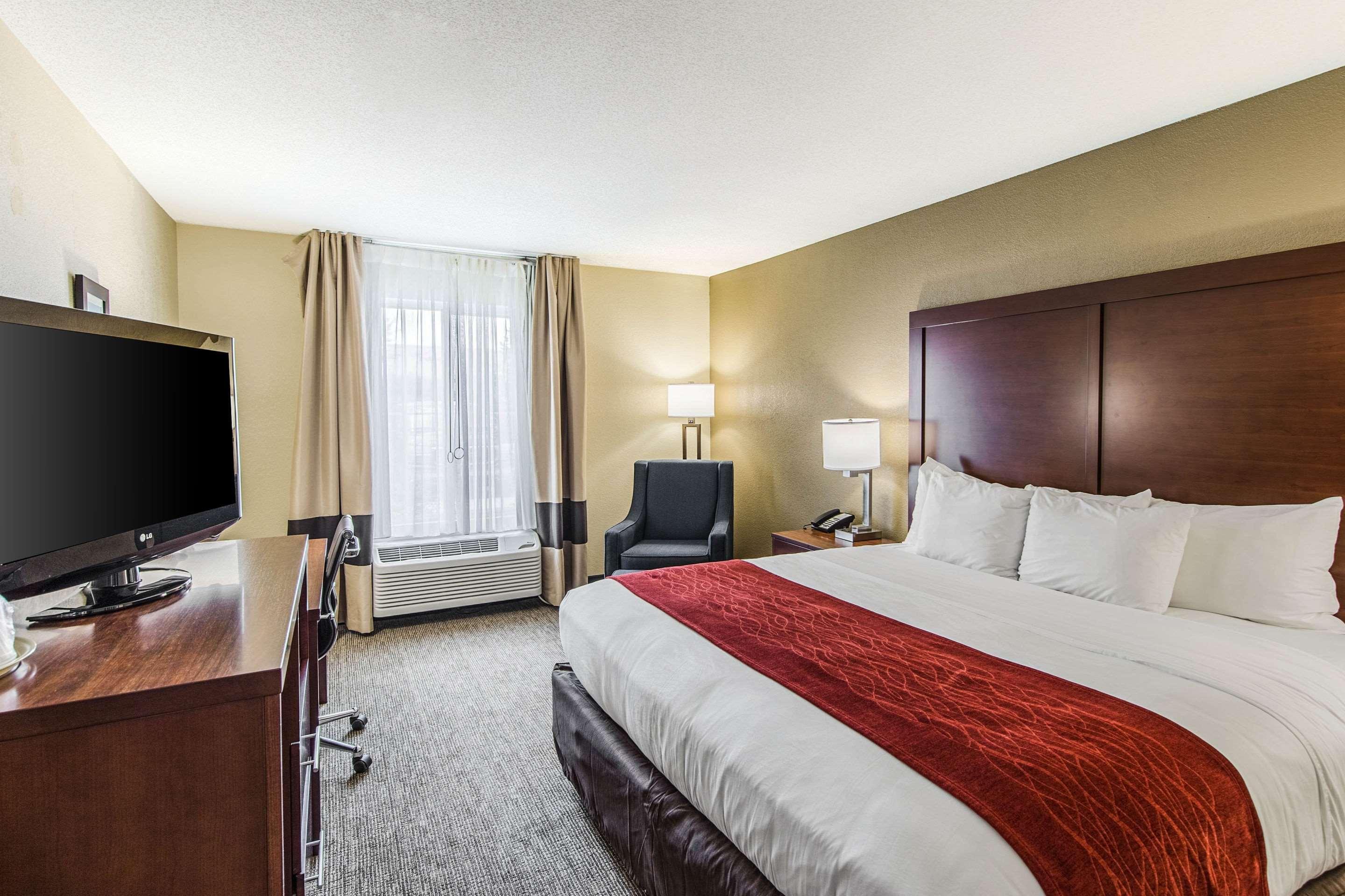 Comfort Inn & Suites Greenwood Near University Exteriör bild