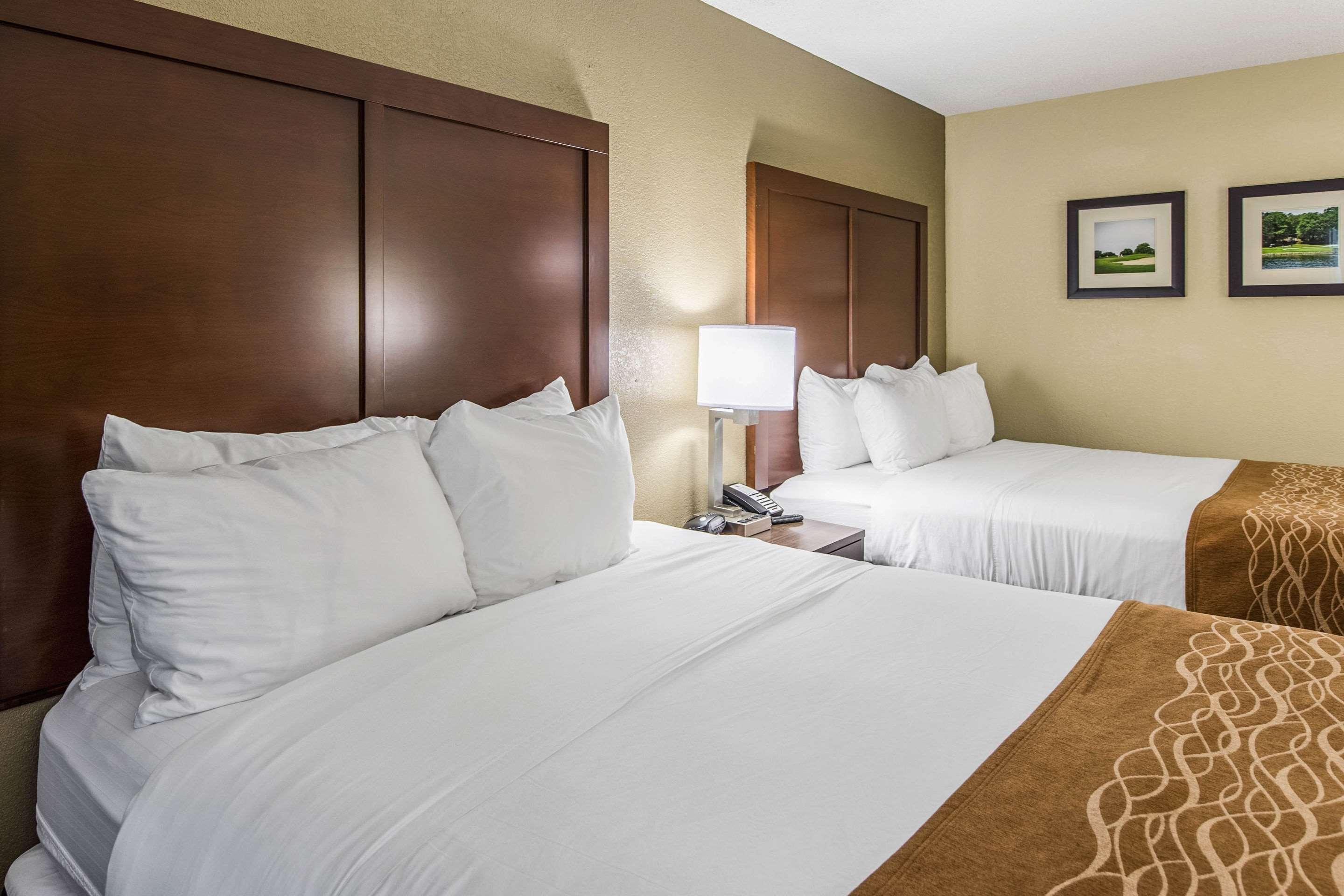 Comfort Inn & Suites Greenwood Near University Exteriör bild
