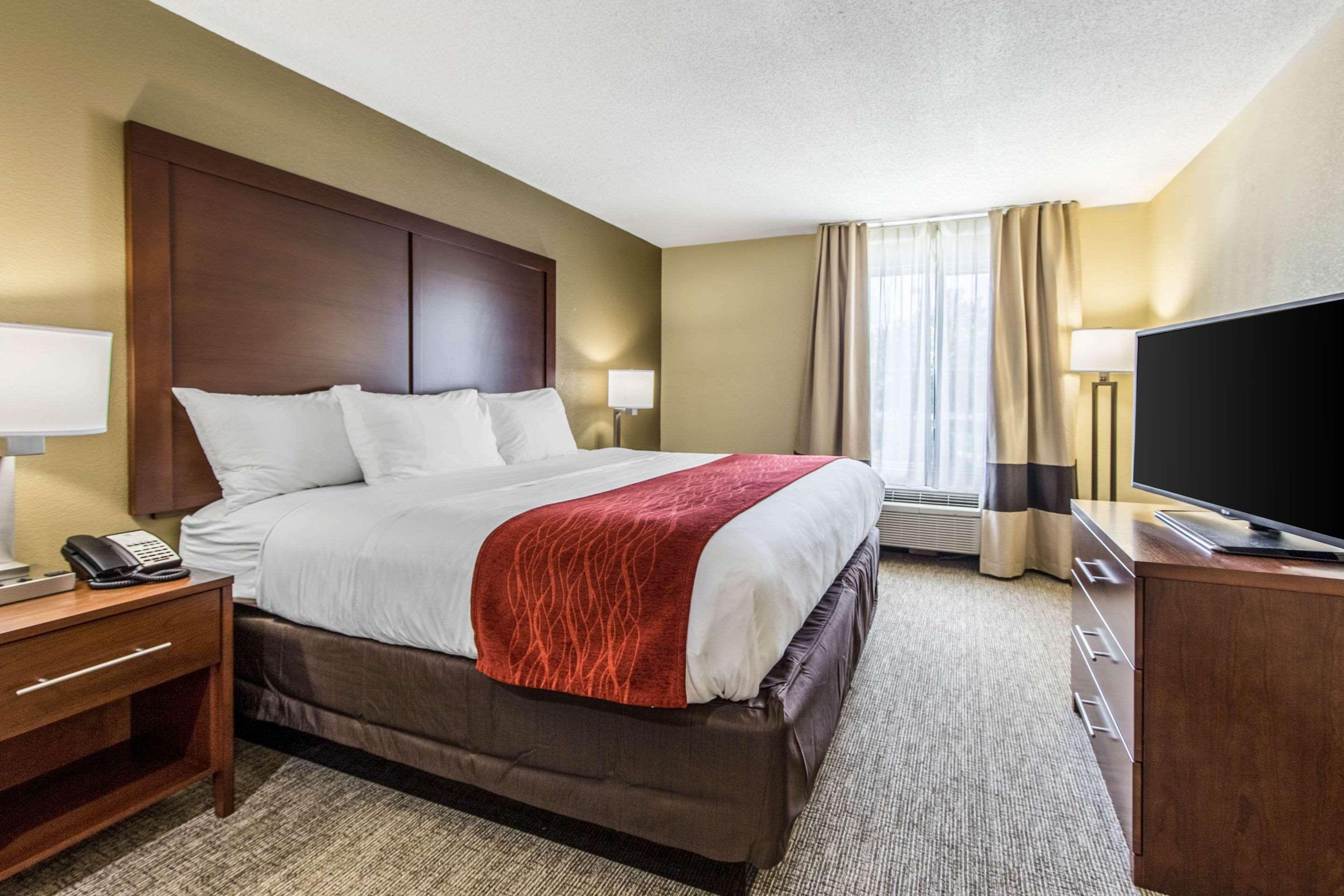 Comfort Inn & Suites Greenwood Near University Exteriör bild