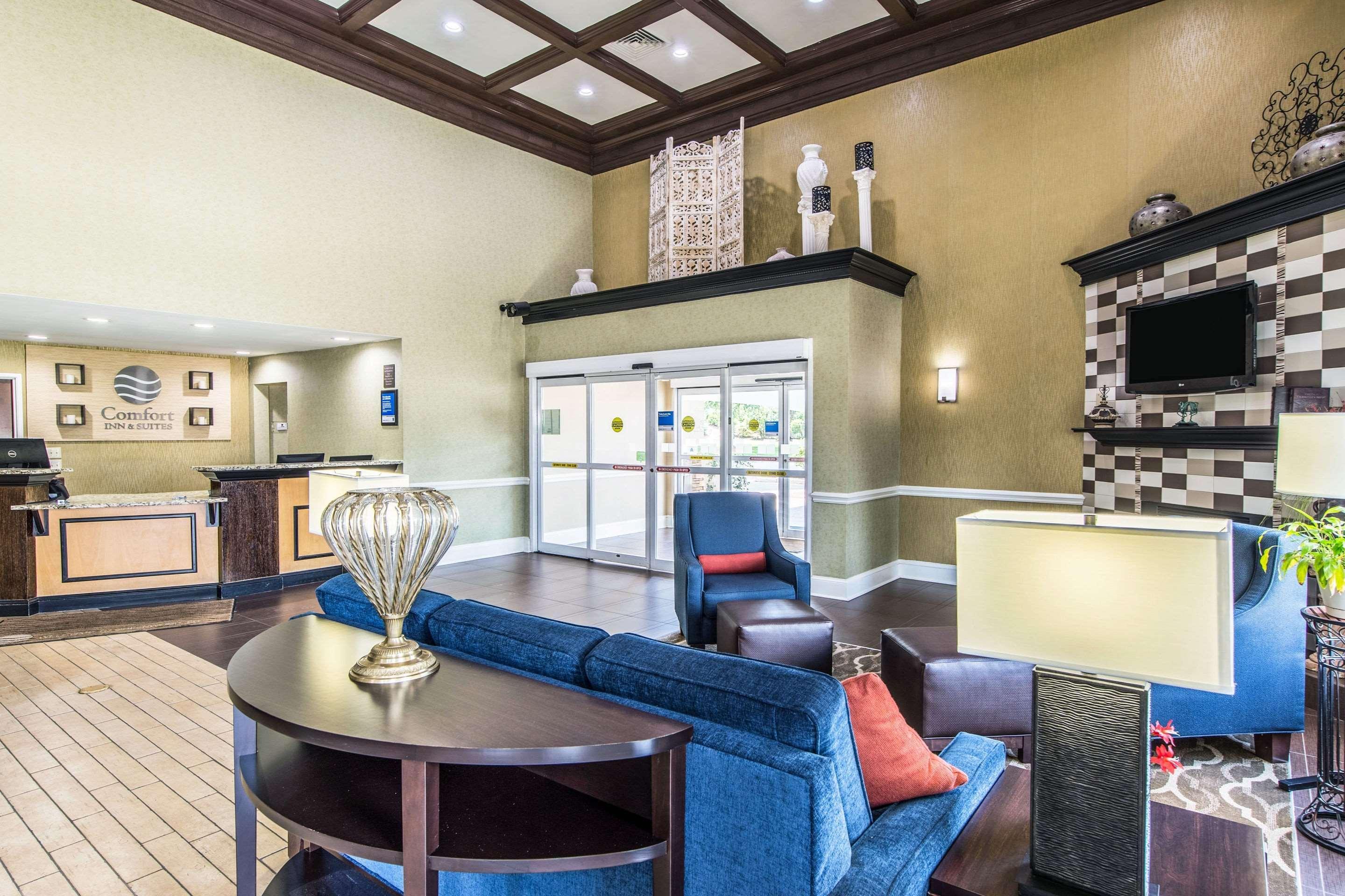 Comfort Inn & Suites Greenwood Near University Exteriör bild