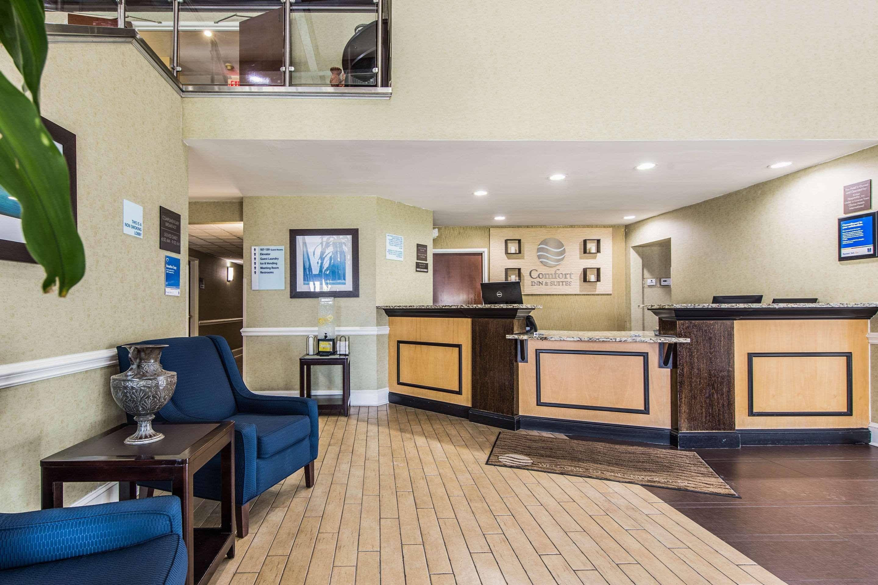 Comfort Inn & Suites Greenwood Near University Exteriör bild