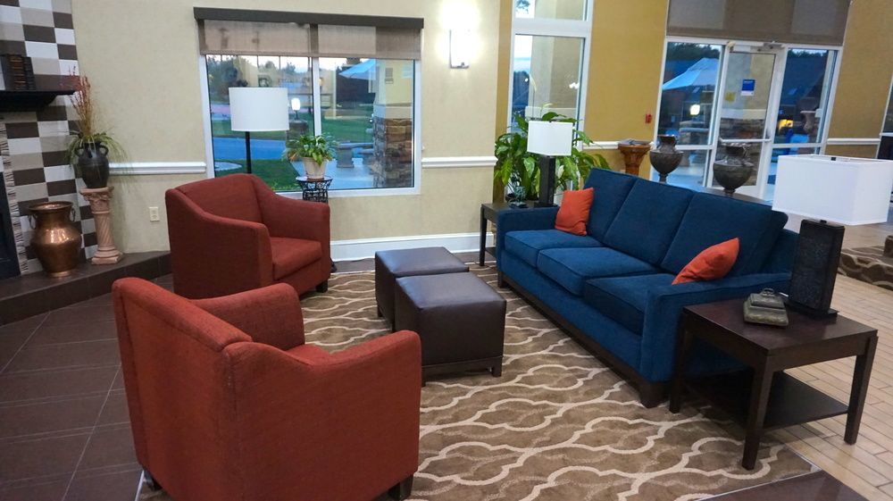 Comfort Inn & Suites Greenwood Near University Exteriör bild
