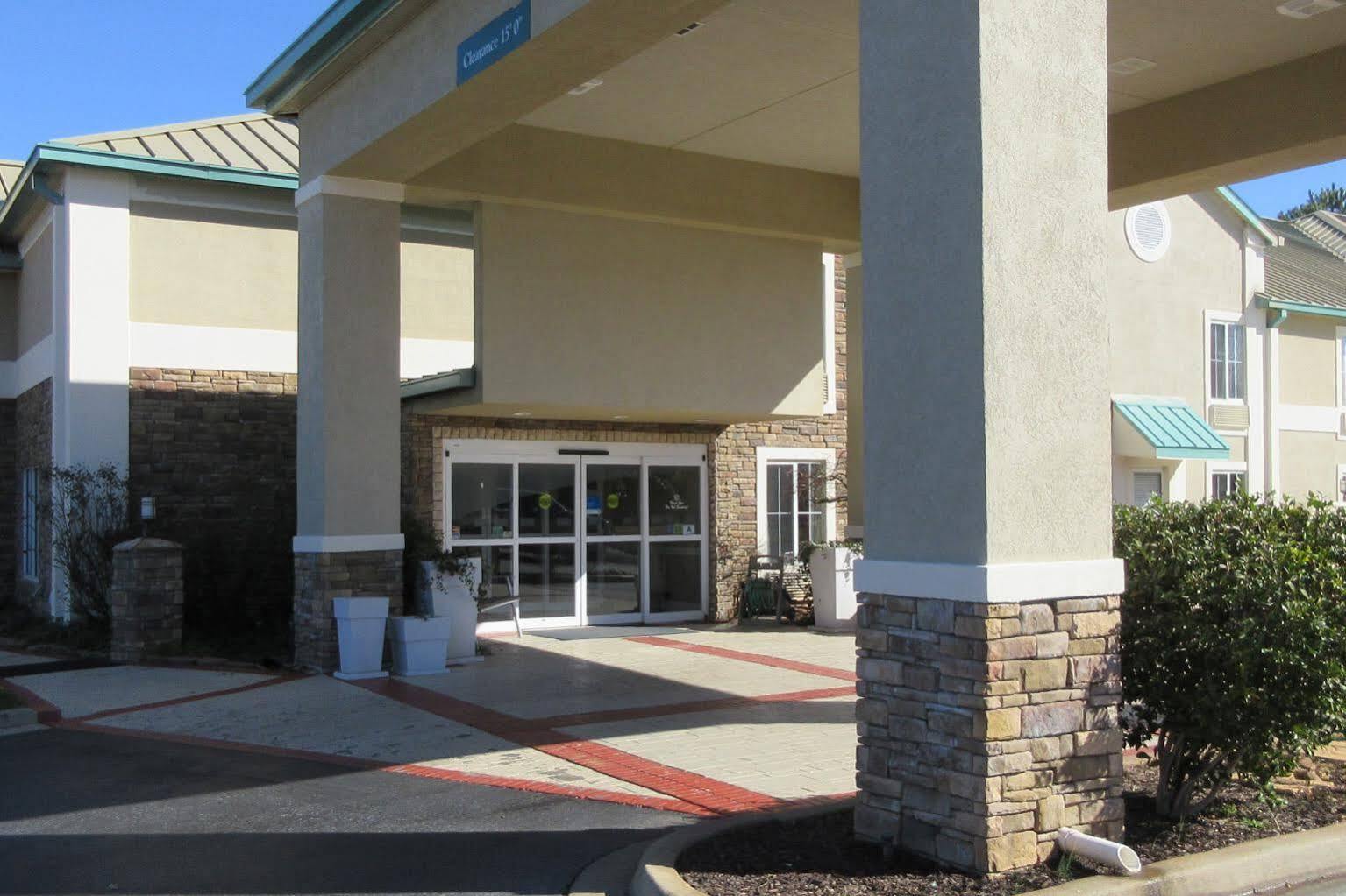 Comfort Inn & Suites Greenwood Near University Exteriör bild